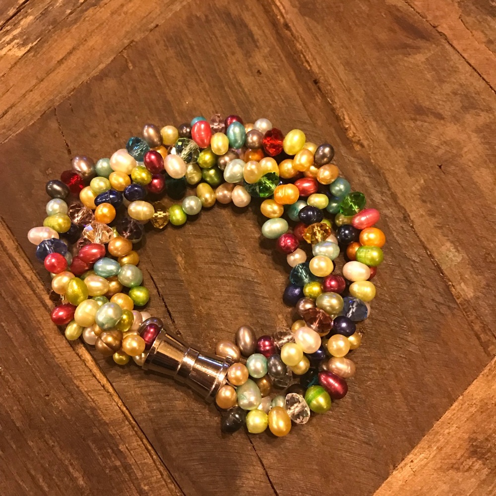 Beaded bracelet with magnetic closure.